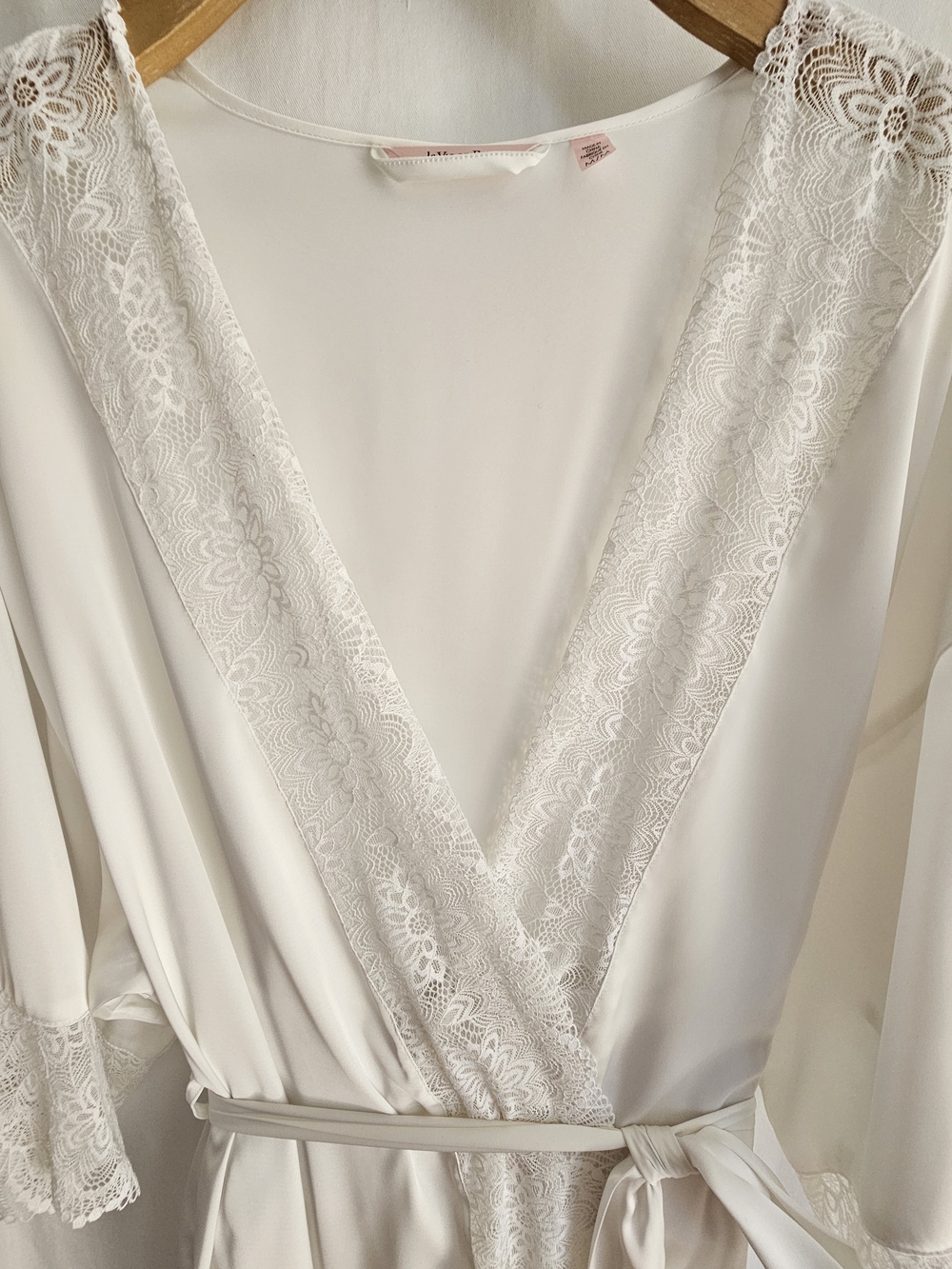 La Vie en Rose White Satin Kimono Robe - Picture 7 of 16